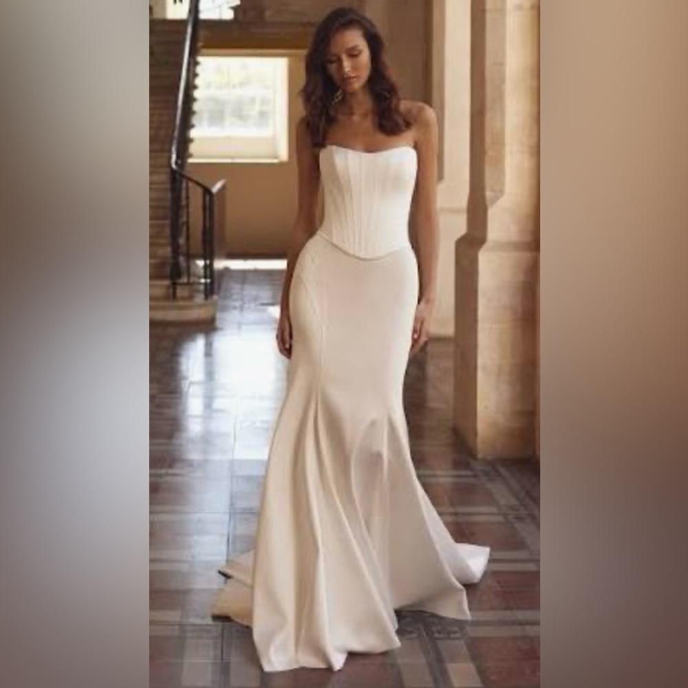 Love by Pnina Tornai Wedding Gown - Size 6